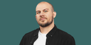 «Русский юмор — это возможность увидеть язык с разных граней»: комик Валентин Сидоров в интервью Peterburg2